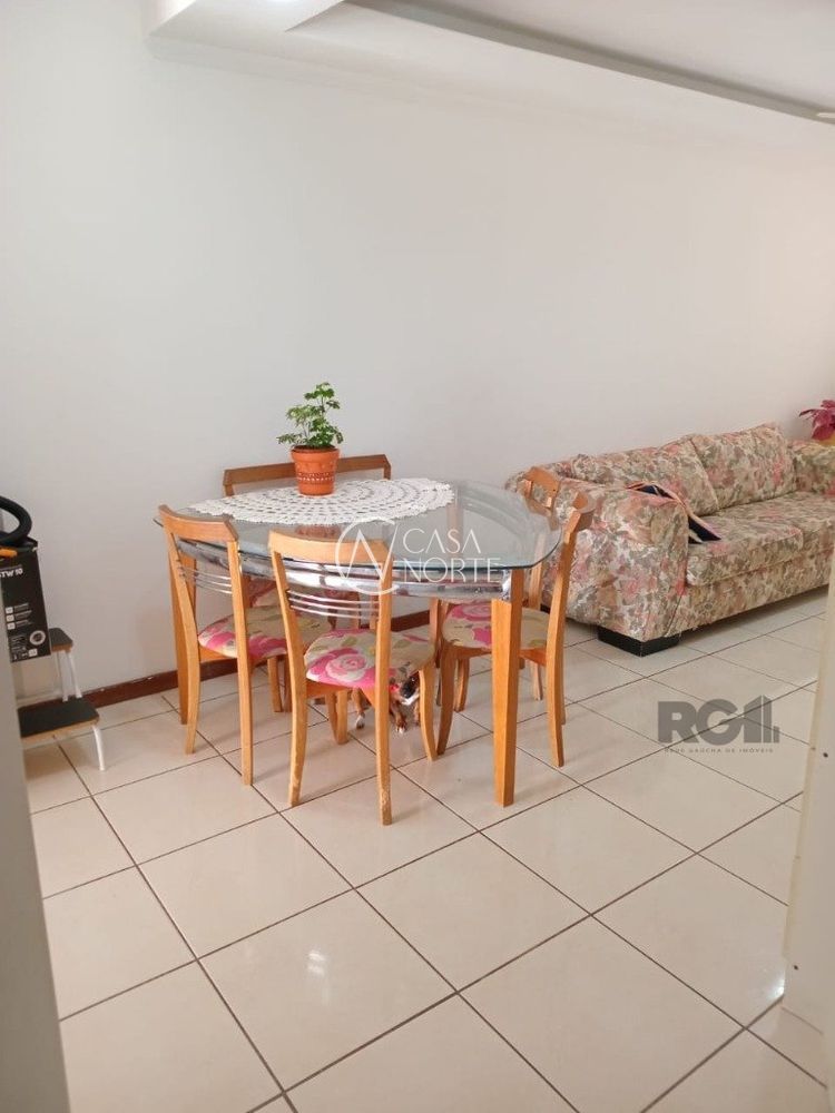 Casa à venda com 2 quartos, 63m², 1 suíte, 2 vagas, Rua Romano Rolando Botin no bairro Hípica em Porto Alegre