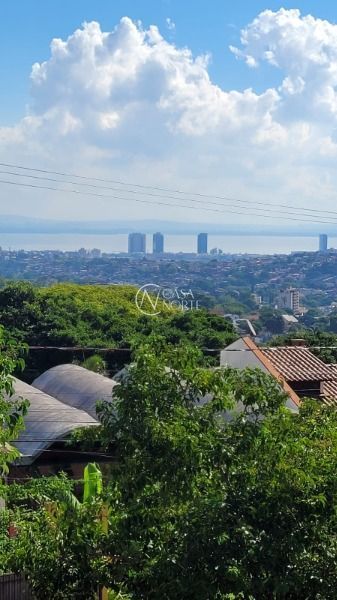 Casa à venda com 2 quartos, 78m², 2 vagas, Rua Fernando Osório no bairro Teresópolis em Porto Alegre
