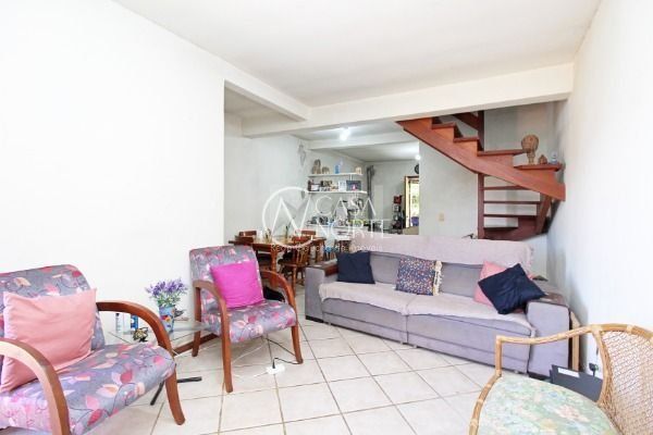 Casa à venda com 2 quartos, 100m², 1 vaga, Rua Professor Paulo Saurin no bairro Hípica em Porto Alegre