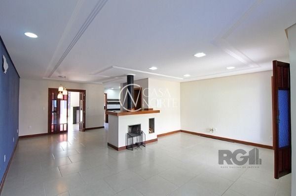 Casa à venda com 3 quartos, 18600m², 1 suíte, 2 vagas, Rua Fabiana Kila de Ávila no bairro Hípica em Porto Alegre