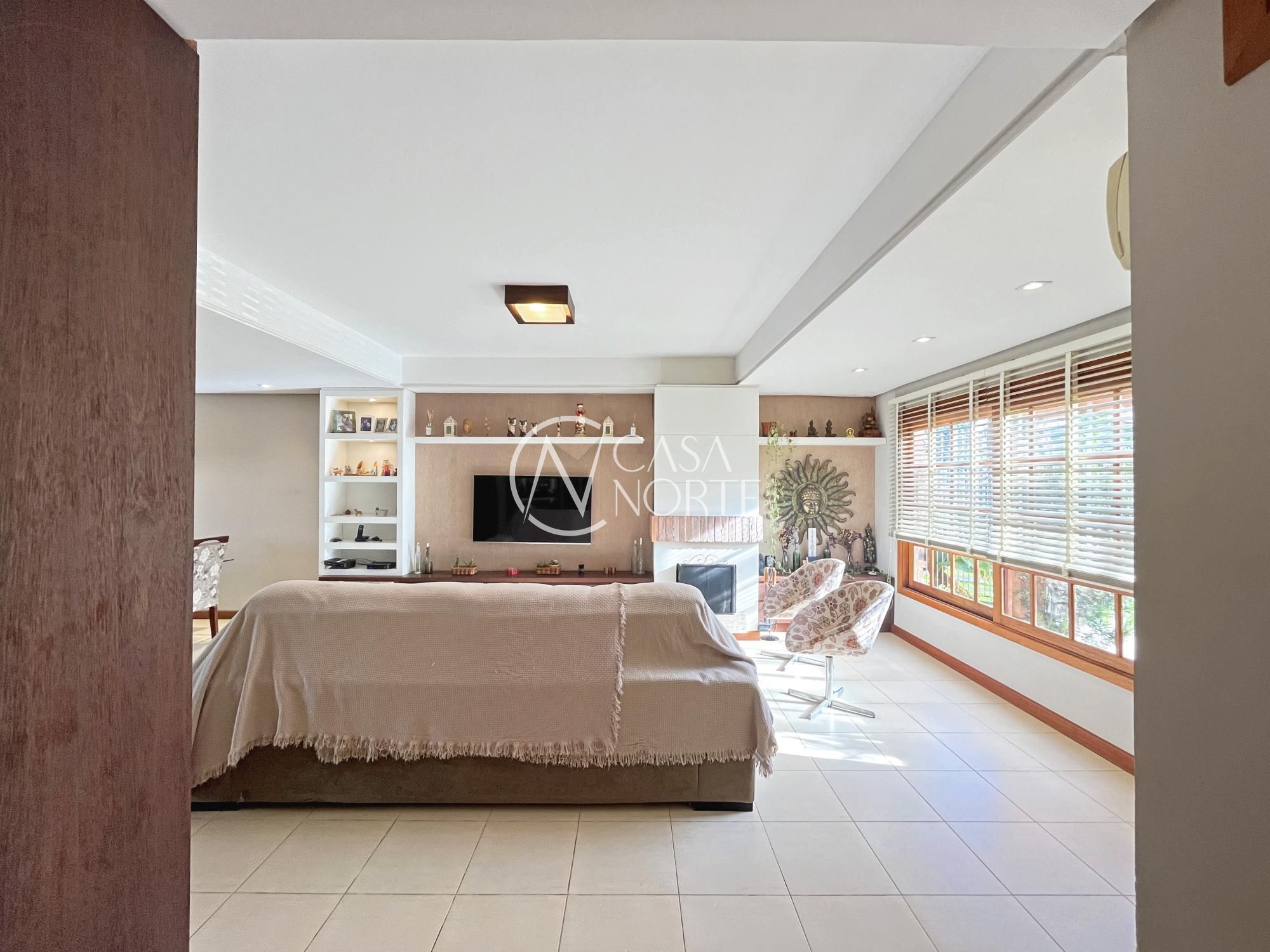 Casa à venda com 3 quartos, 160m², 1 suíte, 2 vagas, Rua Carlos Maximiliano Fayet no bairro Hípica em Porto Alegre