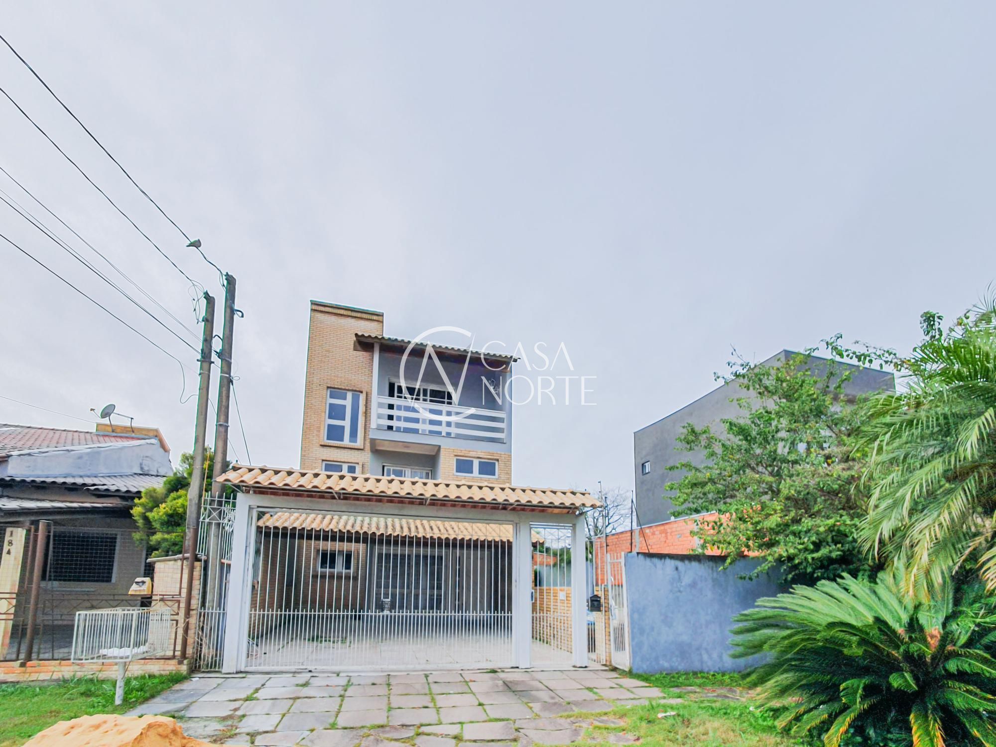 Casa à venda com 3 quartos, 189m², 1 suíte, 2 vagas, Rua Santos Zottis no bairro Hípica em Porto Alegre