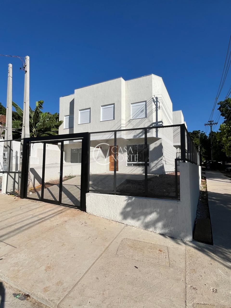 Casa à venda com 2 quartos, 64m², 1 suíte, 2 vagas, Avenida Quaraí no bairro Nonoai em Porto Alegre