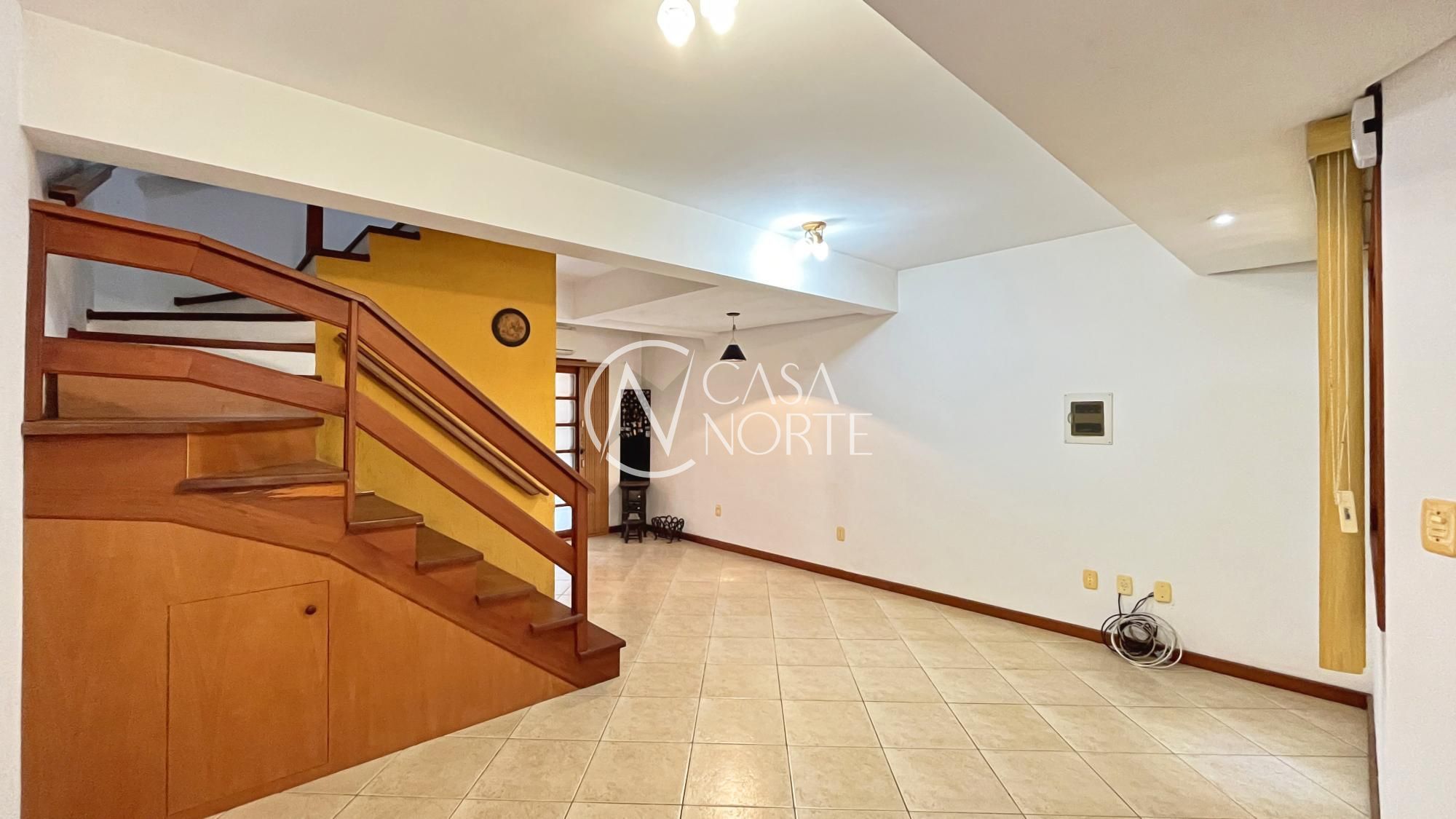 Casa de Condomínio à venda com 3 quartos, 96m², 1 suíte, 2 vagas, Avenida Edgar Pires de Castro no bairro Hípica em Porto Alegre