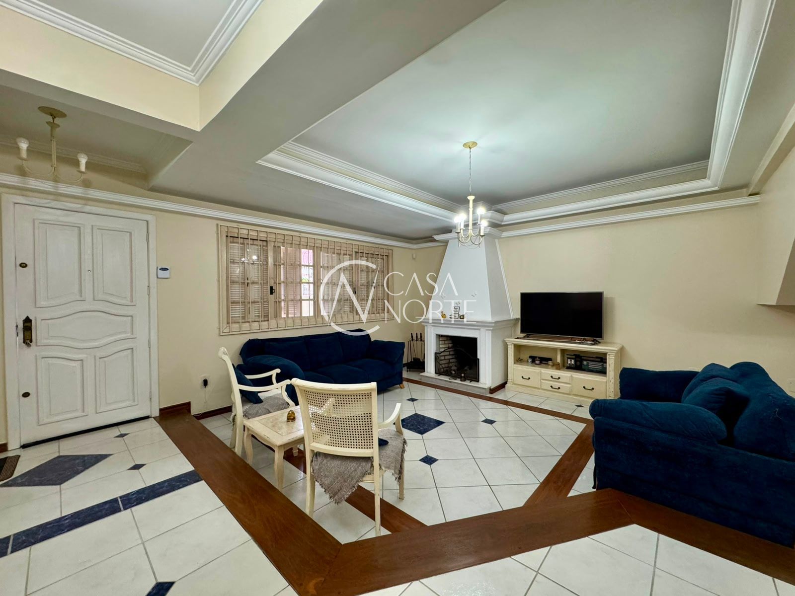Casa à venda com 4 quartos, 295m², 1 suíte, 4 vagas, Avenida Quaraí no bairro Nonoai em Porto Alegre