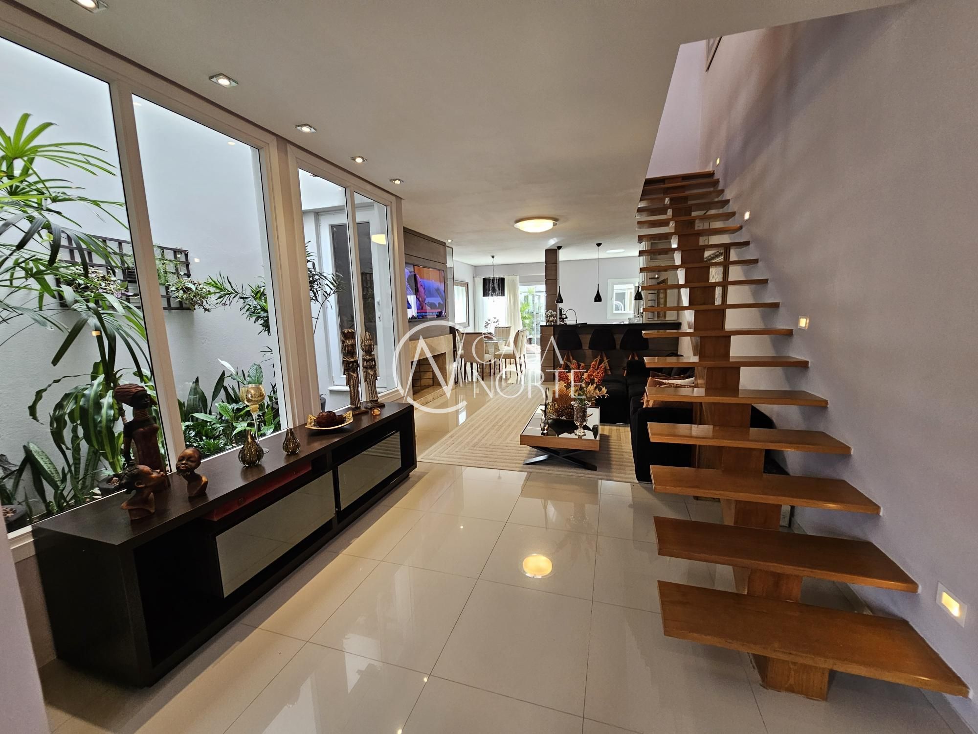 Casa à venda com 3 quartos, 123m², 1 suíte, 2 vagas, Rua Hilário Gonçalves Pinha no bairro Hípica em Porto Alegre