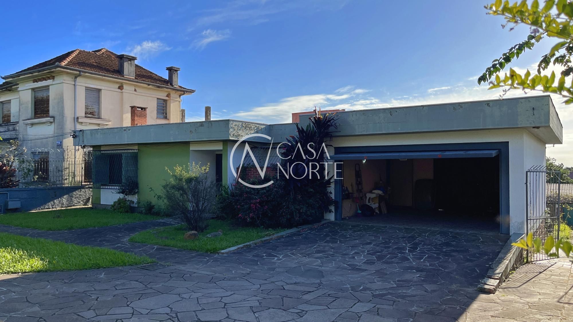 Casa à venda com 4 quartos, 1967m², 1 suíte, 2 vagas, Rua Domício da Gama no bairro Glória em Porto Alegre