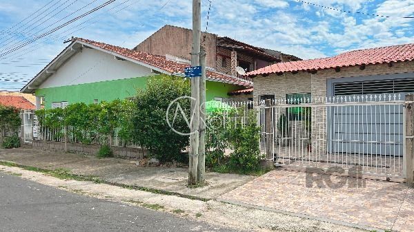 Casa à venda com 2 quartos, 75m², 1 vaga, Rua Elmo Born no bairro Hípica em Porto Alegre