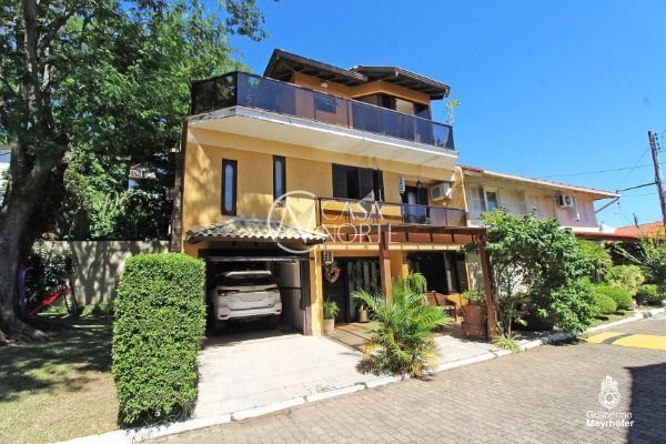 Casa à venda com 4 quartos, 208m², 2 suítes, Avenida Juca Batista no bairro Cavalhada em Porto Alegre