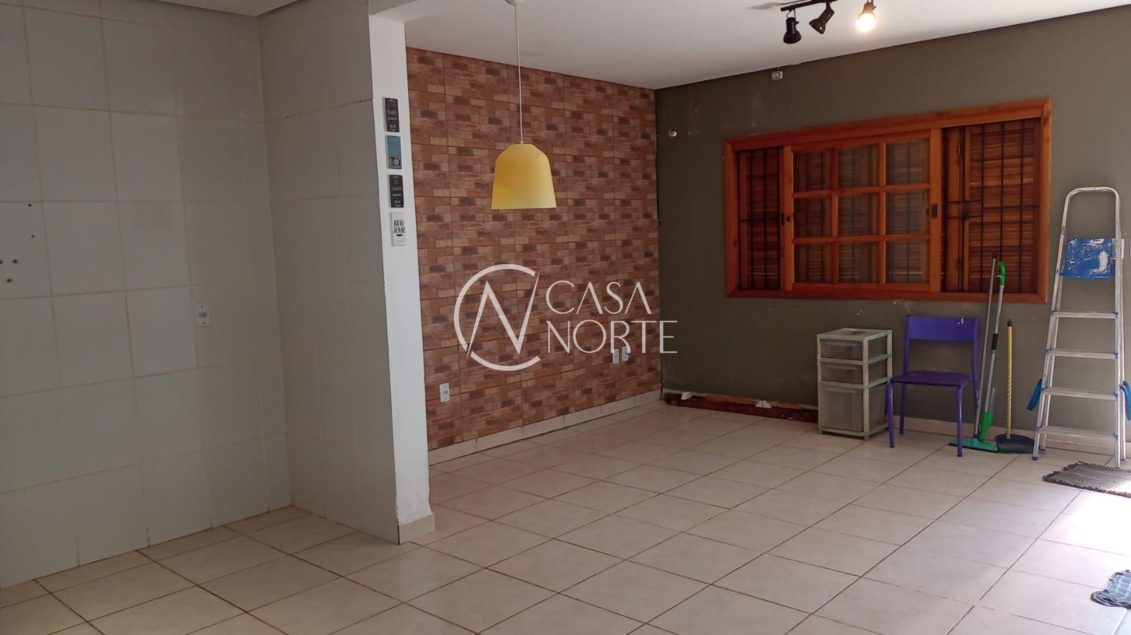 Casa à venda com 2 quartos, 69m², 1 vaga, Rua Sylvio Mottola no bairro Hípica em Porto Alegre