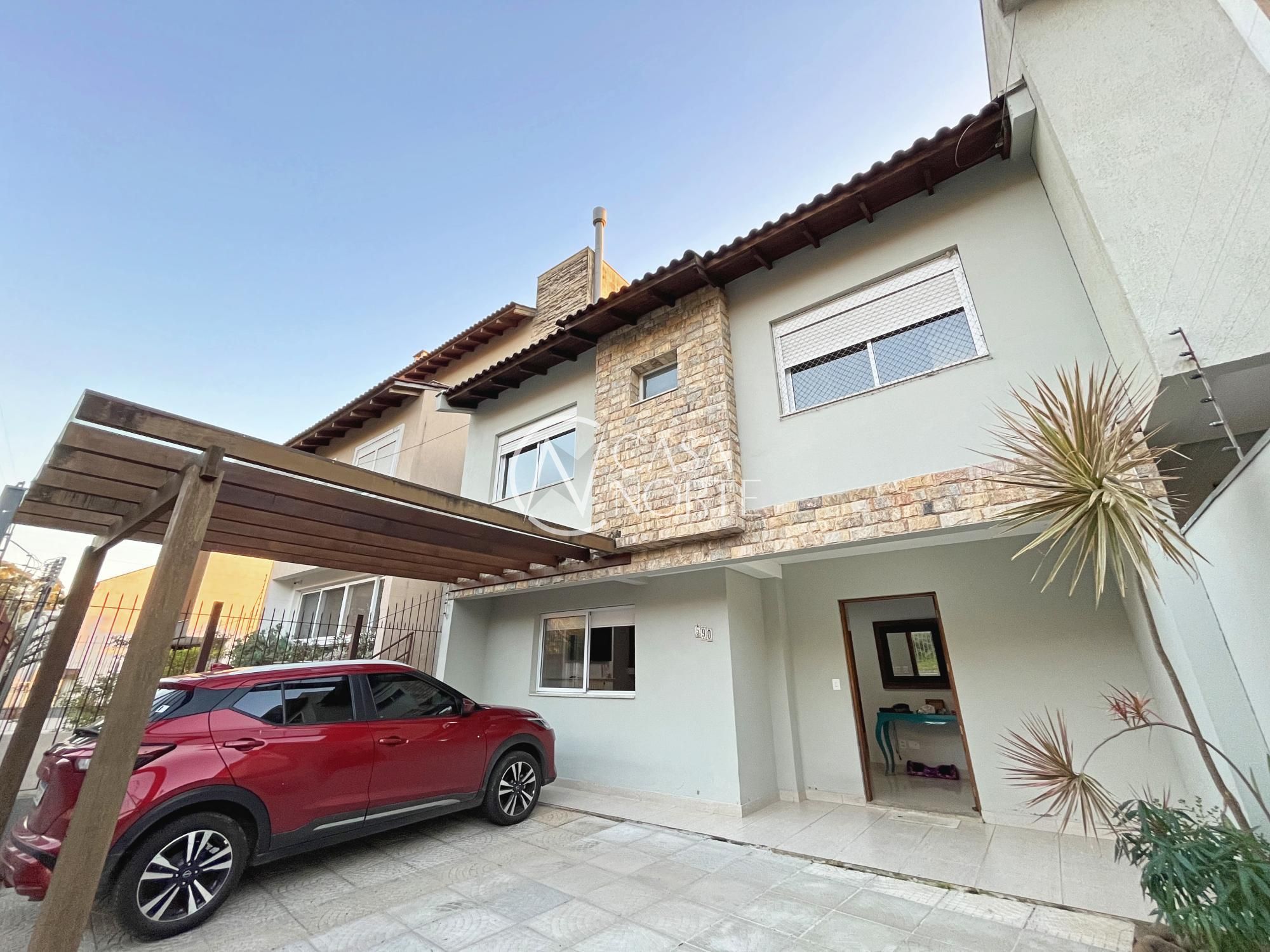 Casa à venda com 3 quartos, 270m², 1 suíte, 2 vagas, Rua Henrique Anawate no bairro Guarujá em Porto Alegre