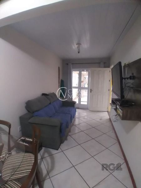 Casa à venda com 2 quartos, 60m², 2 vagas, Rua Padre Oscar Puhl no bairro Hípica em Porto Alegre