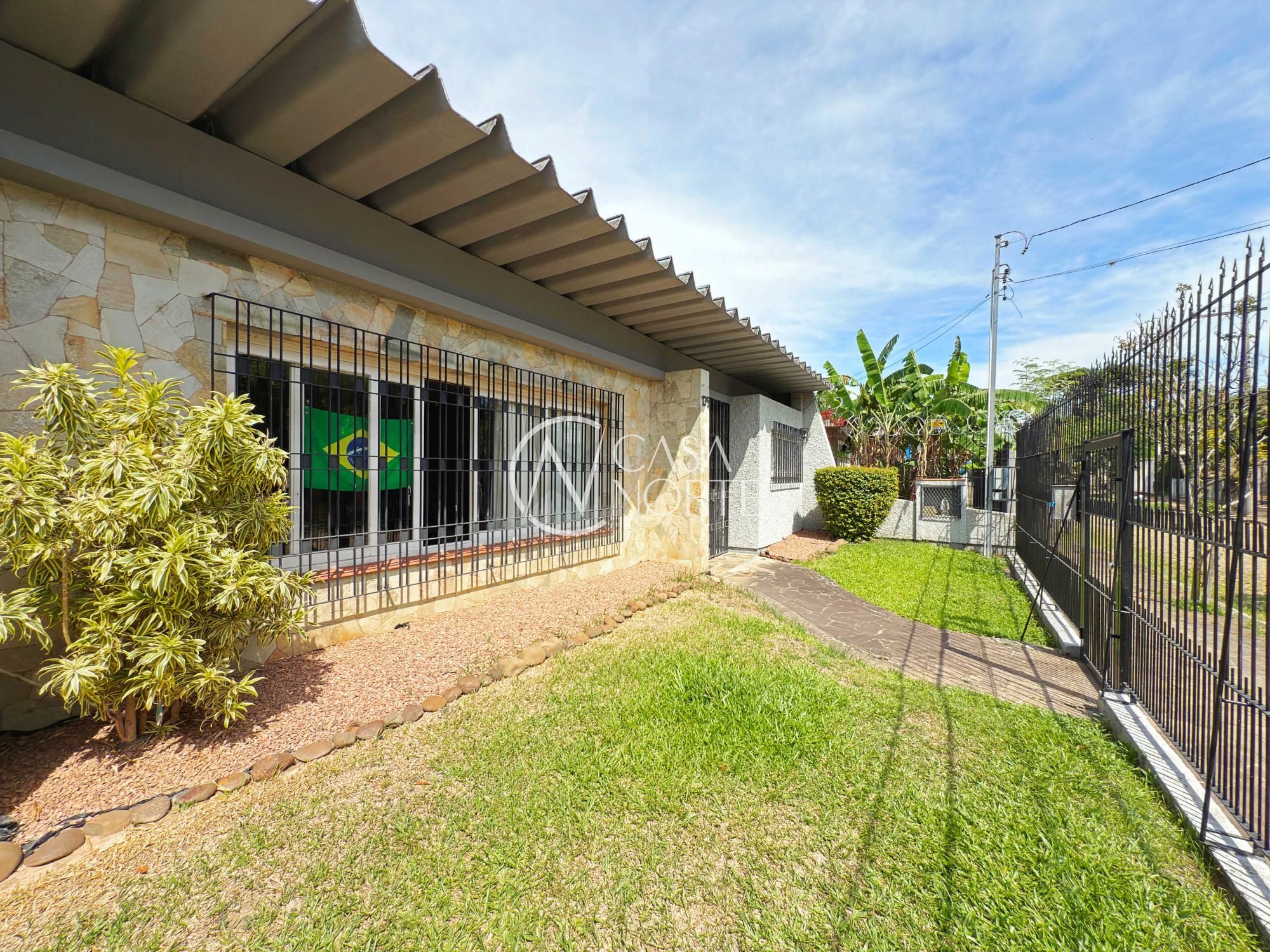 Casa à venda com 3 quartos, 224m², 1 suíte, 2 vagas, Rua Torres no bairro Ipanema em Porto Alegre