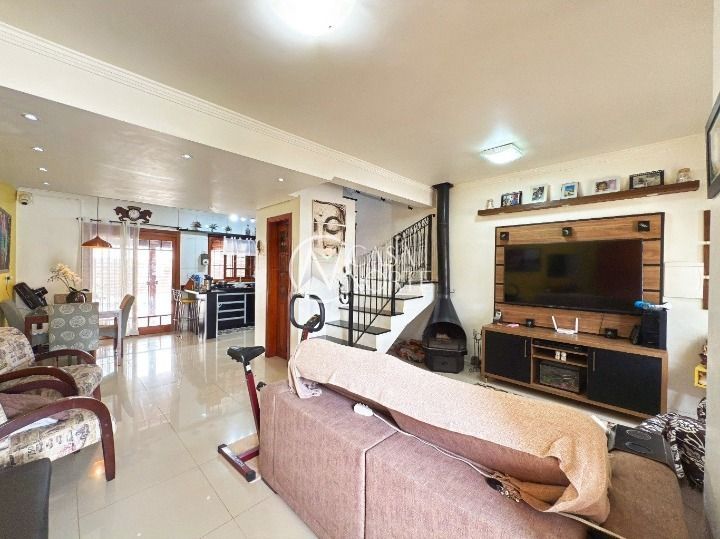 Casa de Condomínio à venda com 3 quartos, 80m², 1 suíte, 1 vaga, Avenida Edgar Pires de Castro no bairro Hípica em Porto Alegre