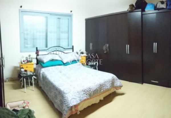 Casa à venda com 3 quartos, 220m², 2 vagas, Estrada Aracaju no bairro Vila Nova em Porto Alegre