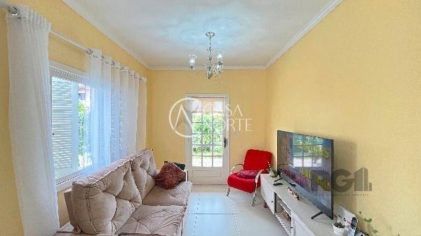 Casa à venda com 2 quartos, 75m², 1 vaga, Rua Elmo Born no bairro Hípica em Porto Alegre