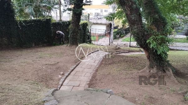 Terreno à venda  com 412m², Rua Landel de Moura no bairro Tristeza em Porto Alegre