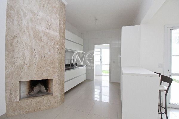 Casa à venda com 4 quartos, 150m², 2 suítes, 2 vagas, Rua Paulo Rogerio Amoretty Souza no bairro Aberta dos Morros em Porto Alegre