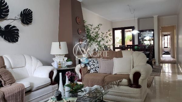 Casa à venda com 3 quartos, 146m², 1 suíte, 2 vagas, Rua Padre Paulo Englert no bairro Espírito Santo em Porto Alegre