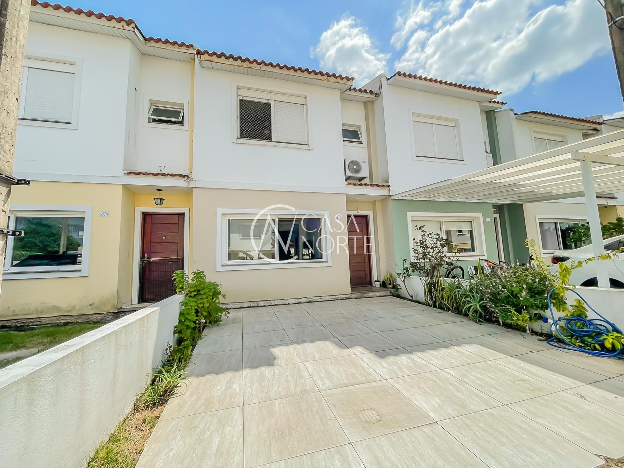 Casa de Condomínio à venda com 3 quartos, 144m², 1 suíte, 2 vagas, Avenida Edgar Pires de Castro no bairro Hípica em Porto Alegre