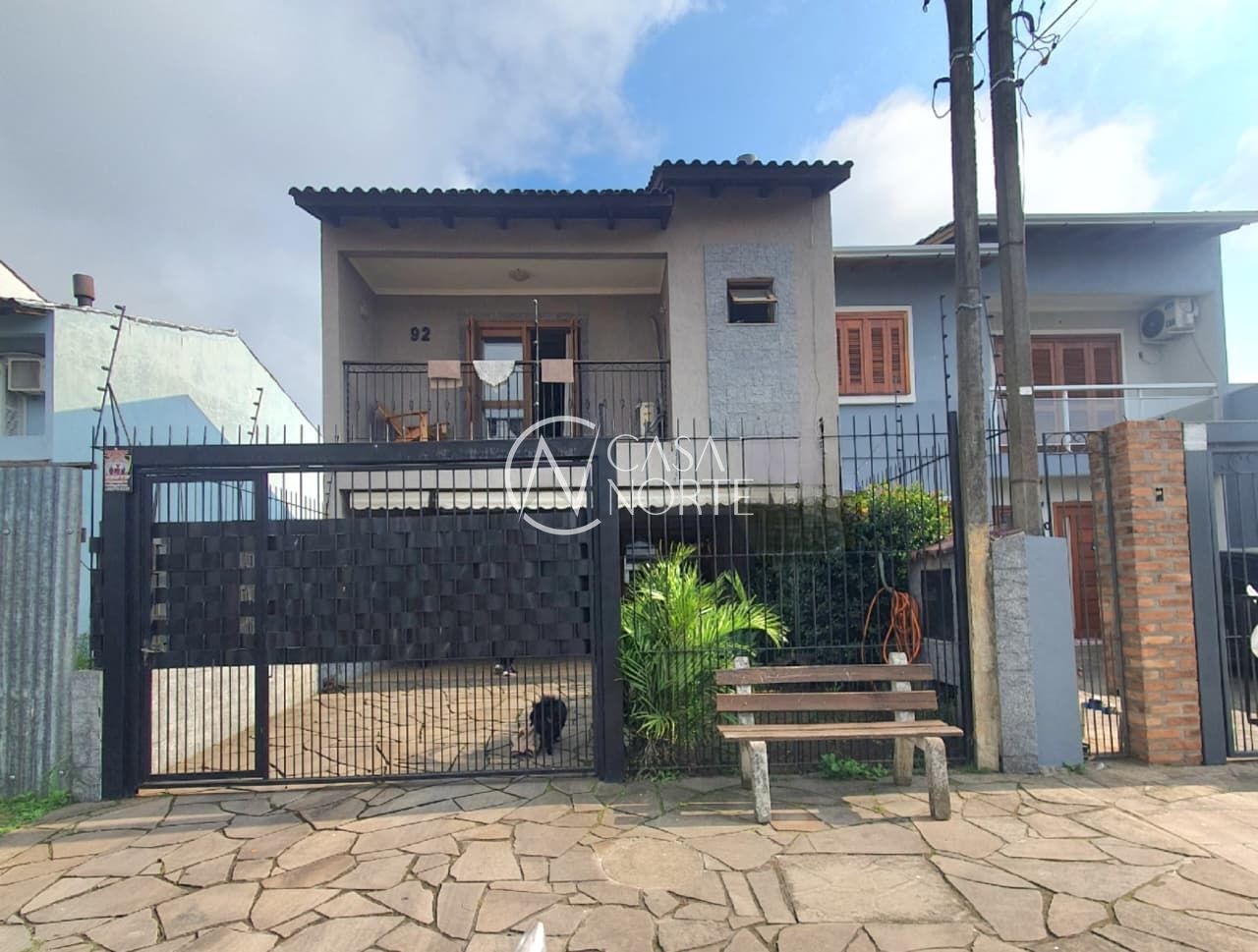 Casa à venda com 3 quartos, 172m², 1 suíte, 2 vagas, Rua Attilio Bettio no bairro Aberta dos Morros em Porto Alegre