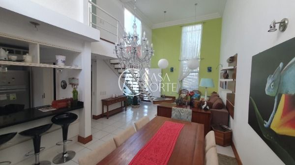 Casa à venda com 3 quartos, 218m², 1 suíte, 5 vagas, Avenida Leonardo Carlucci no bairro Espírito Santo em Porto Alegre