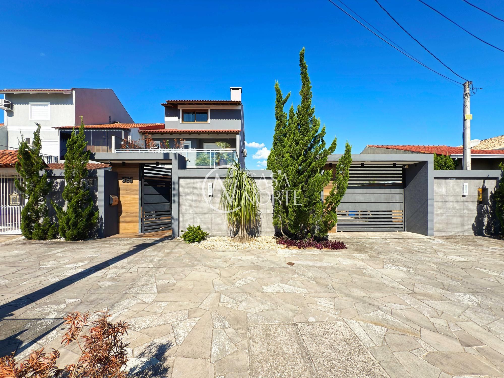 Casa à venda com 4 quartos, 300m², 1 suíte, 6 vagas, Rua Baldoino Bottini no bairro Hípica em Porto Alegre