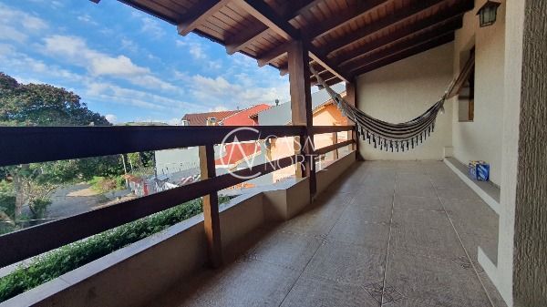 Casa à venda com 3 quartos, 200m², 1 suíte, 4 vagas, Rua Torre de Pedra no bairro Espírito Santo em Porto Alegre