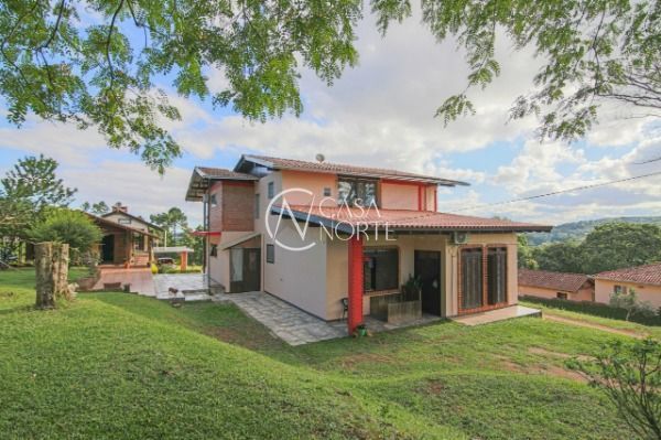 Sítio à venda com 4 quartos, 6500m², 2 suítes, 3 vagas, Estrada Luiz Bettiol no bairro Hípica em Porto Alegre