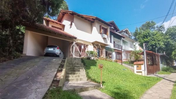 Casa à venda com 3 quartos, 169m², 1 suíte, 2 vagas, Rua Edgar Luiz Schneider no bairro Ipanema em Porto Alegre