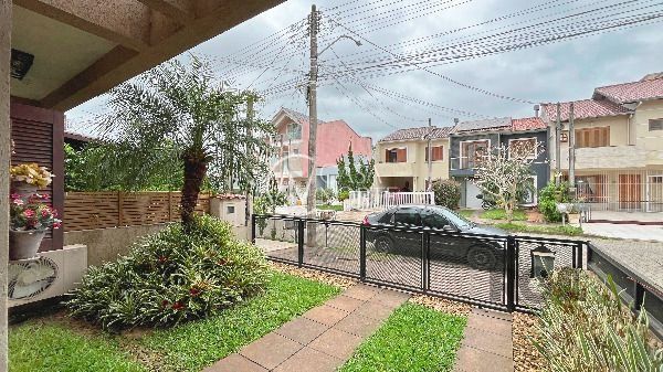 Casa à venda com 3 quartos, 125m², 1 suíte, 2 vagas, Rua Alexandre de Gusmão no bairro Hípica em Porto Alegre