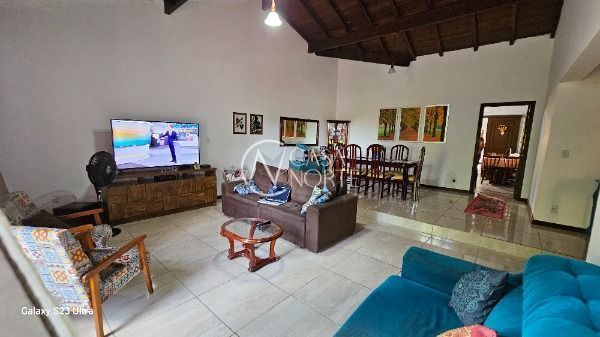 Casa à venda com 3 quartos, 200m², 1 suíte, 3 vagas, Rua Florêncio Farias no bairro Belém Novo em Porto Alegre