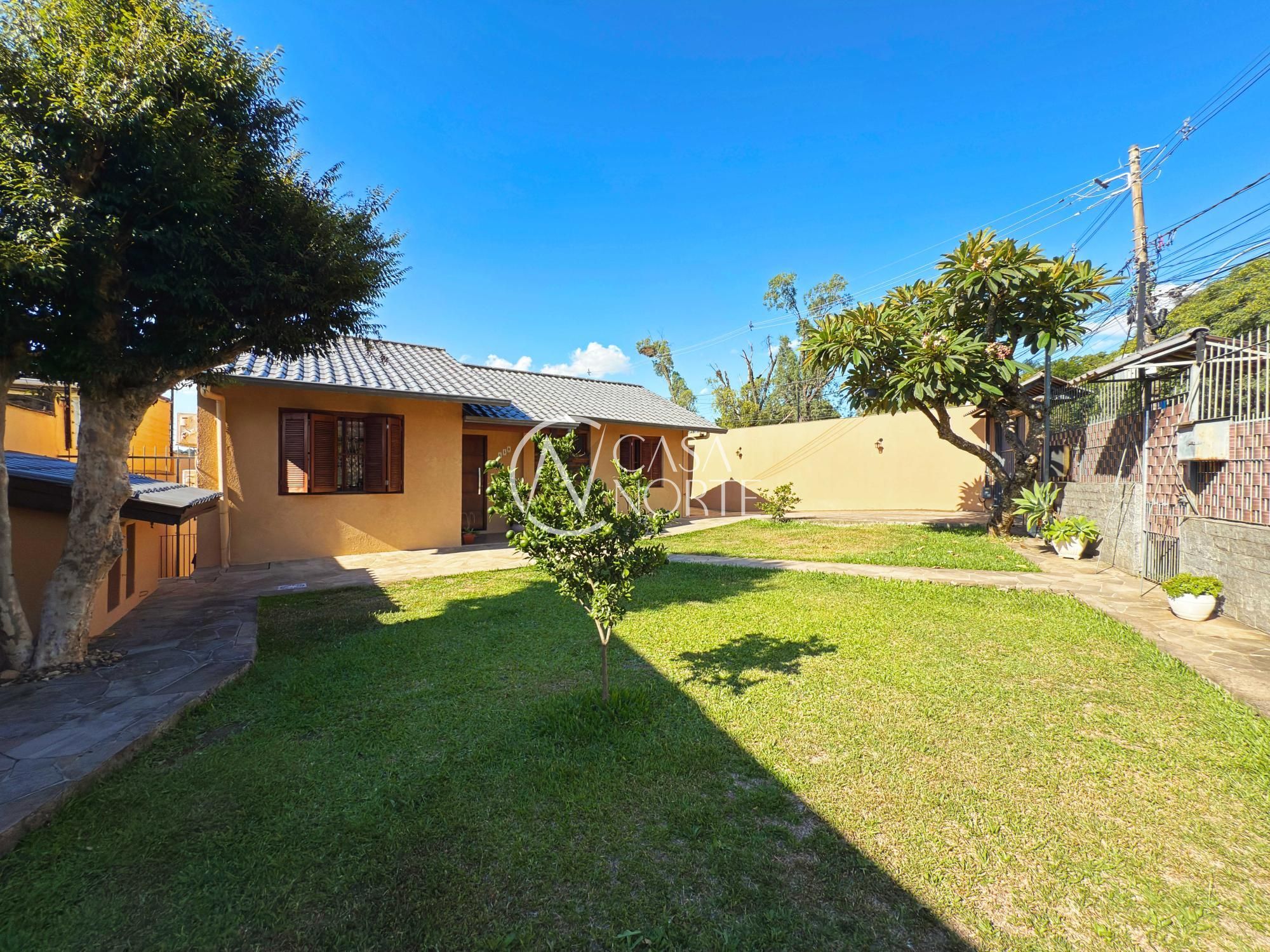 Casa à venda com 3 quartos, 271m², 1 suíte, 2 vagas, Avenida Joracy Camargo no bairro Santa Tereza em Porto Alegre