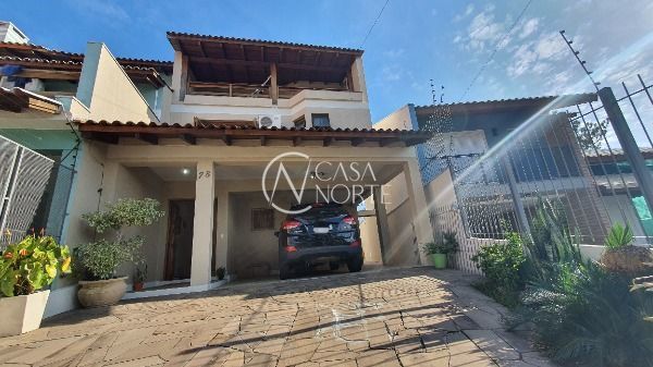 Casa à venda com 3 quartos, 200m², 1 suíte, 4 vagas, Rua Torre de Pedra no bairro Espírito Santo em Porto Alegre