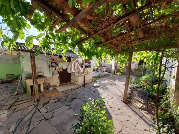 Casa à venda com 2 quartos, 140m², 2 vagas, Avenida Edgar Pires de Castro no bairro Hípica em Porto Alegre