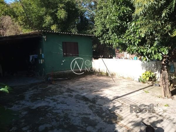 Terreno à venda  com 300m², Avenida Vicente Monteggia no bairro Cavalhada em Porto Alegre