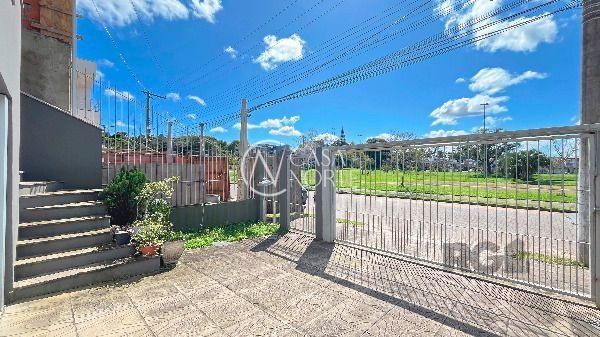 Casa à venda com 3 quartos, 244m², 1 suíte, 4 vagas, Rua Ivo Walter Kern no bairro Hípica em Porto Alegre