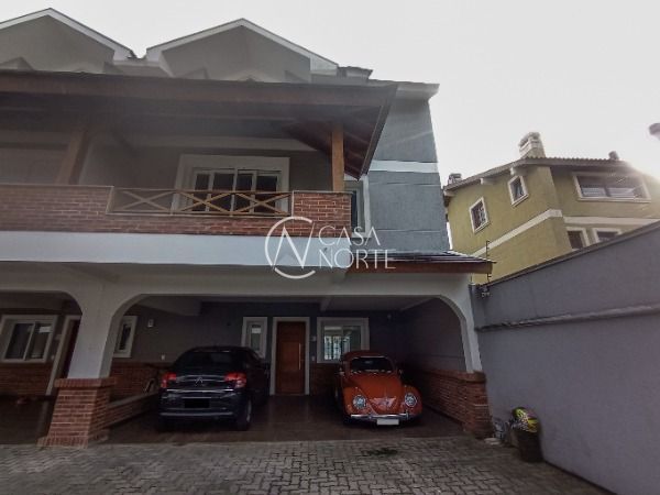 Casa à venda com 3 quartos, 253m², 3 suítes, 2 vagas, Rua General Rondon no bairro Vila Assunção em Porto Alegre