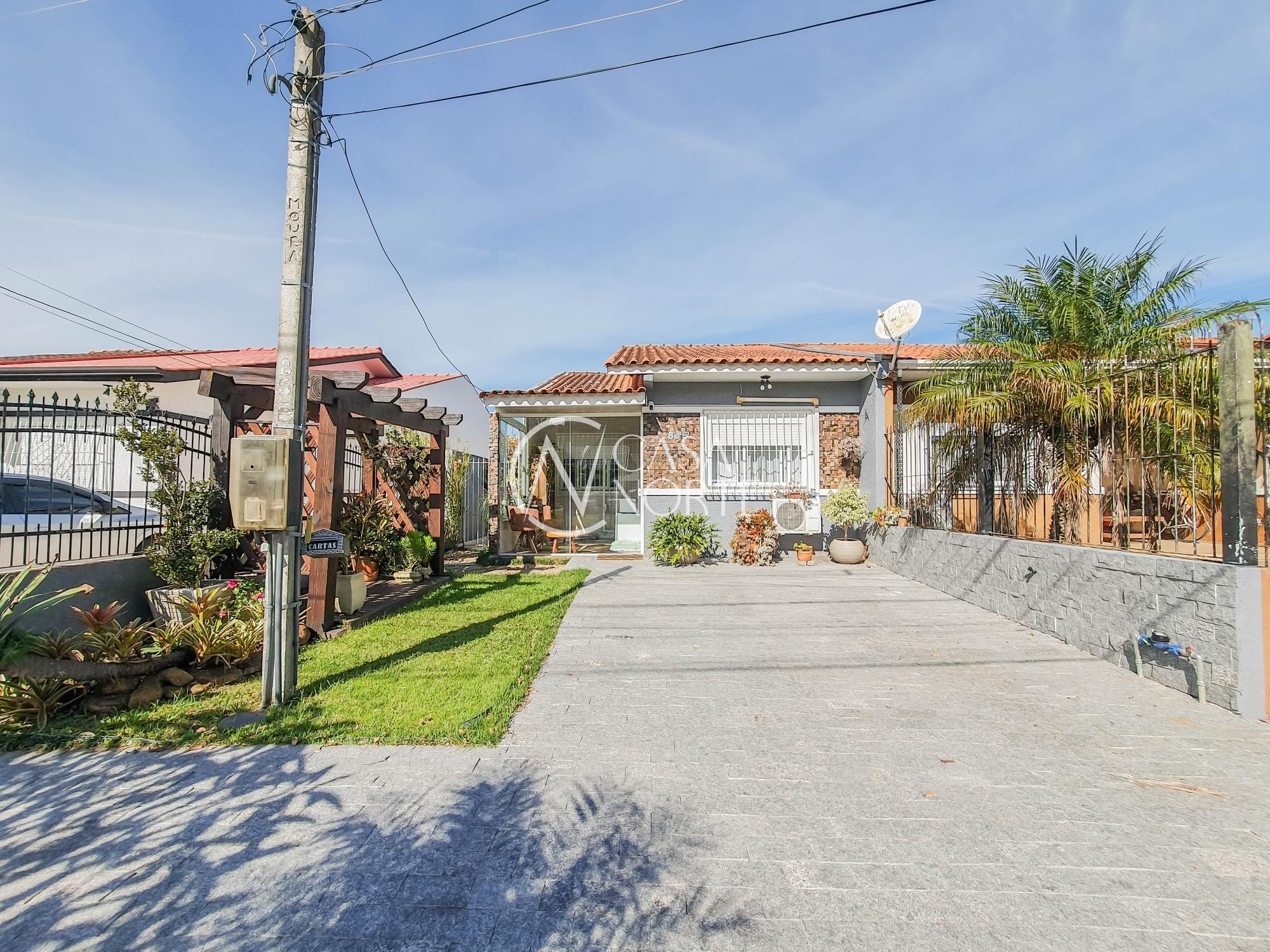 Casa à venda com 3 quartos, 60m², 2 vagas, Rua Carlos Maximiliano Fayet no bairro Hípica em Porto Alegre