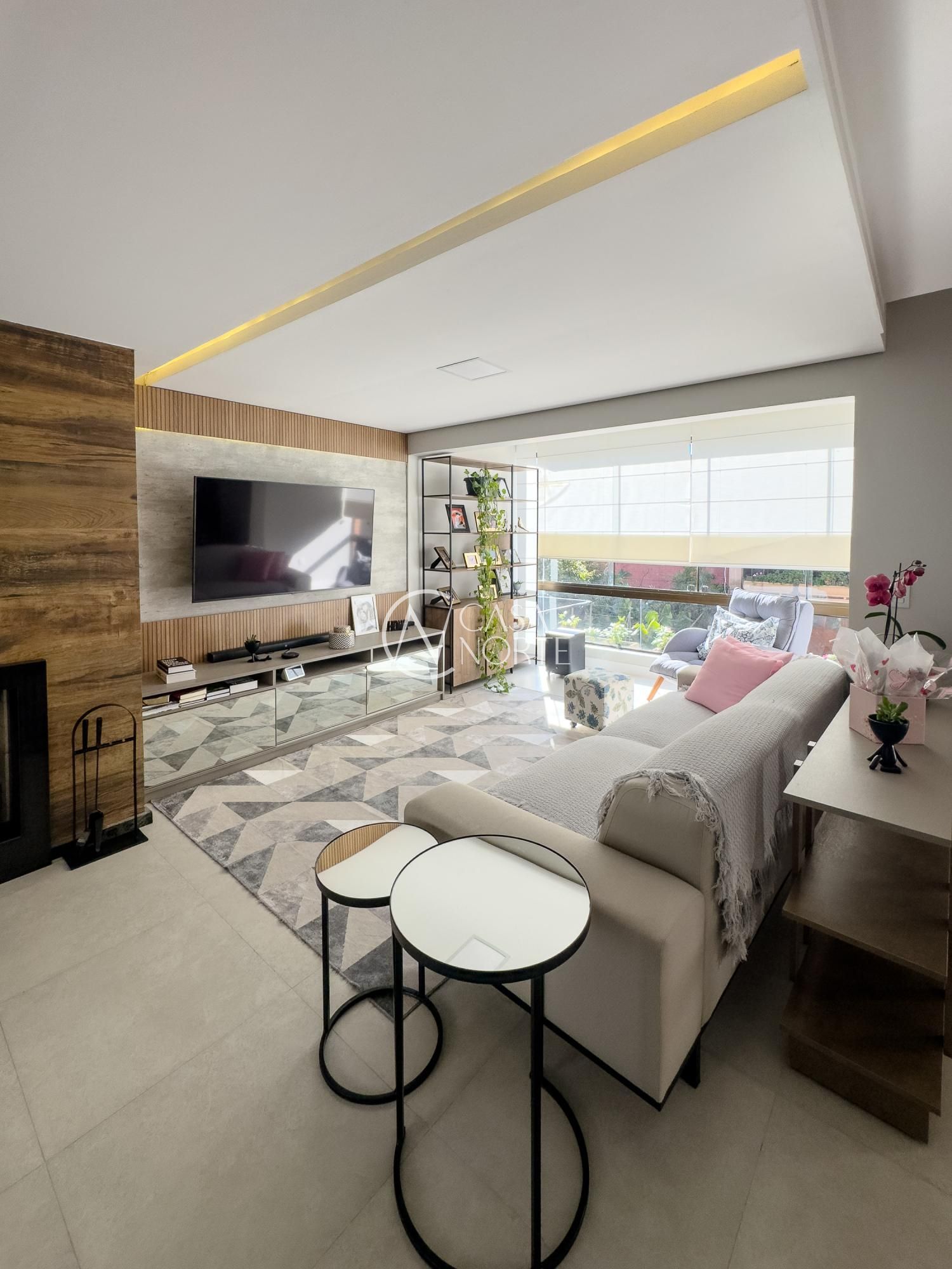 Casa de Condomínio à venda com 3 quartos, 208m², 2 suítes, 2 vagas, Rua Padre João Batista Reus no bairro Vila Conceição em Porto Alegre