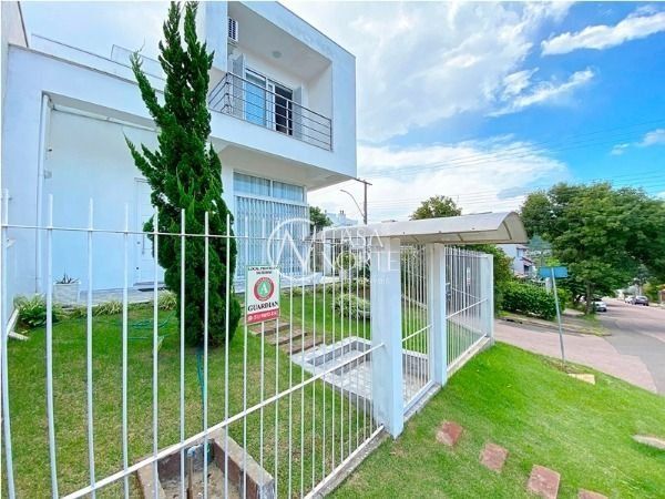 Casa à venda com 3 quartos, 208m², 1 suíte, 2 vagas, Avenida Altos do Santa Rita no bairro Aberta dos Morros em Porto Alegre