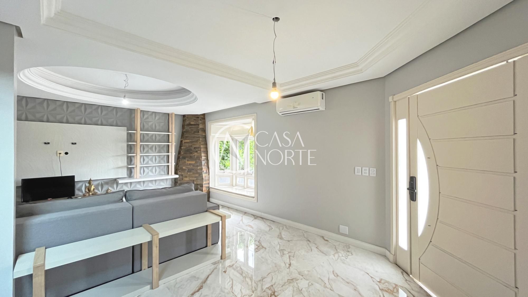 Casa à venda com 3 quartos, 140m², 1 suíte, 2 vagas, Rua Ivo Walter Kern no bairro Hípica em Porto Alegre