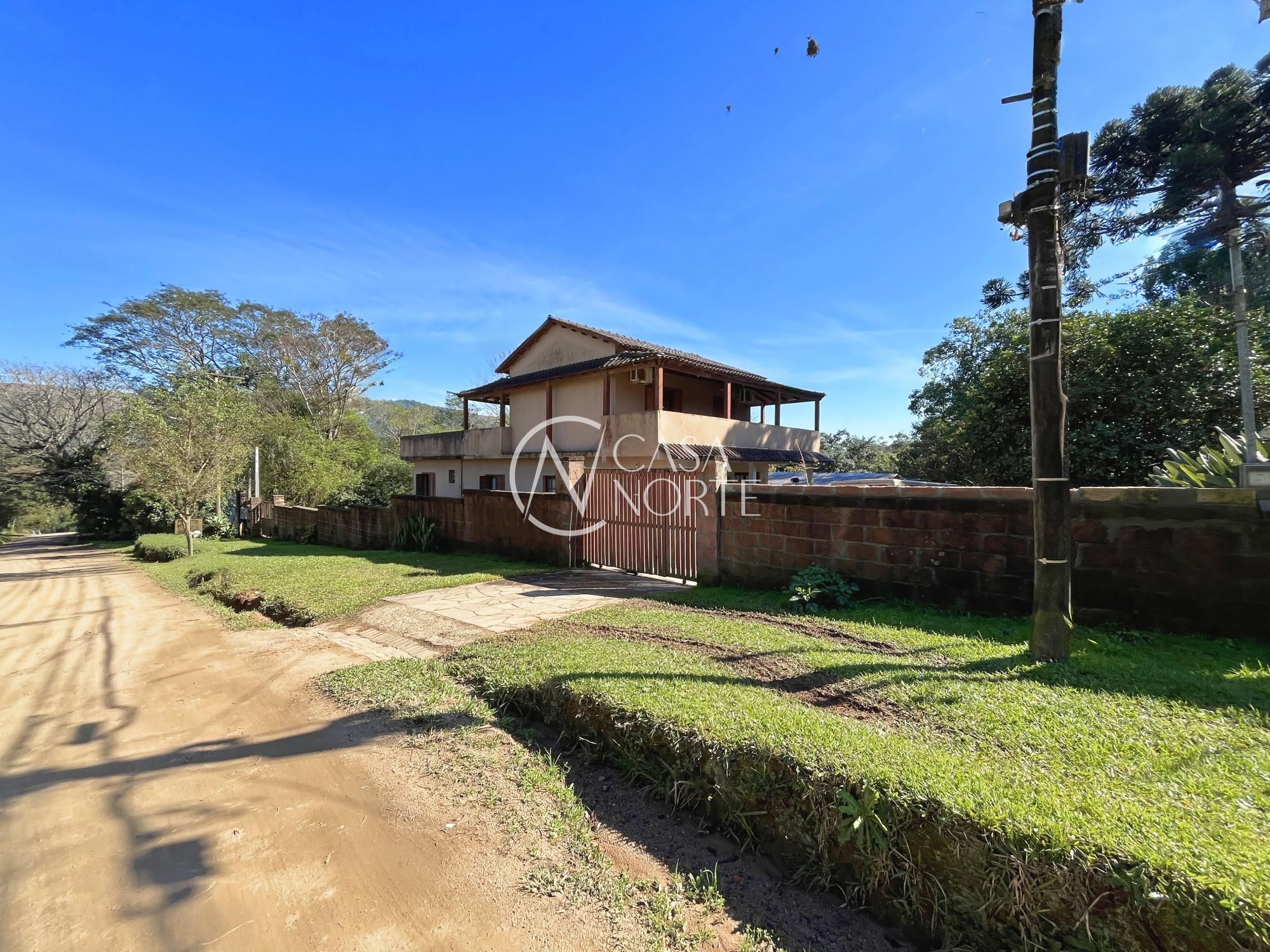 Casa à venda com 3 quartos, 6369m², 1 suíte, 3 vagas, Estrada Luiz Bettiol no bairro Hípica em Porto Alegre