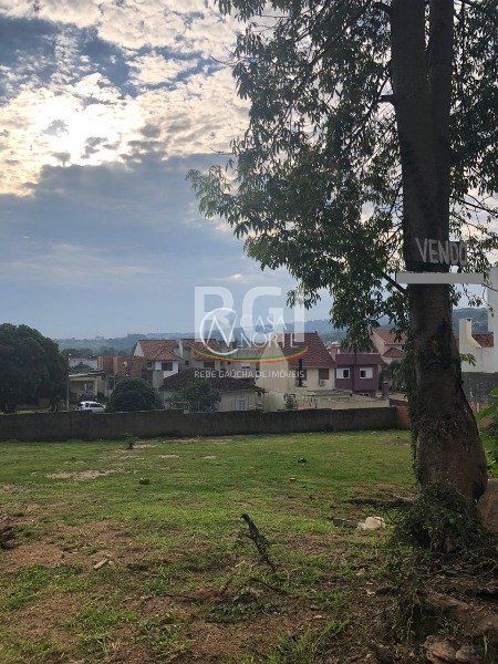 Terreno à venda  com 142m², Rua Maurilio Ferreira no bairro Campo Novo em Porto Alegre