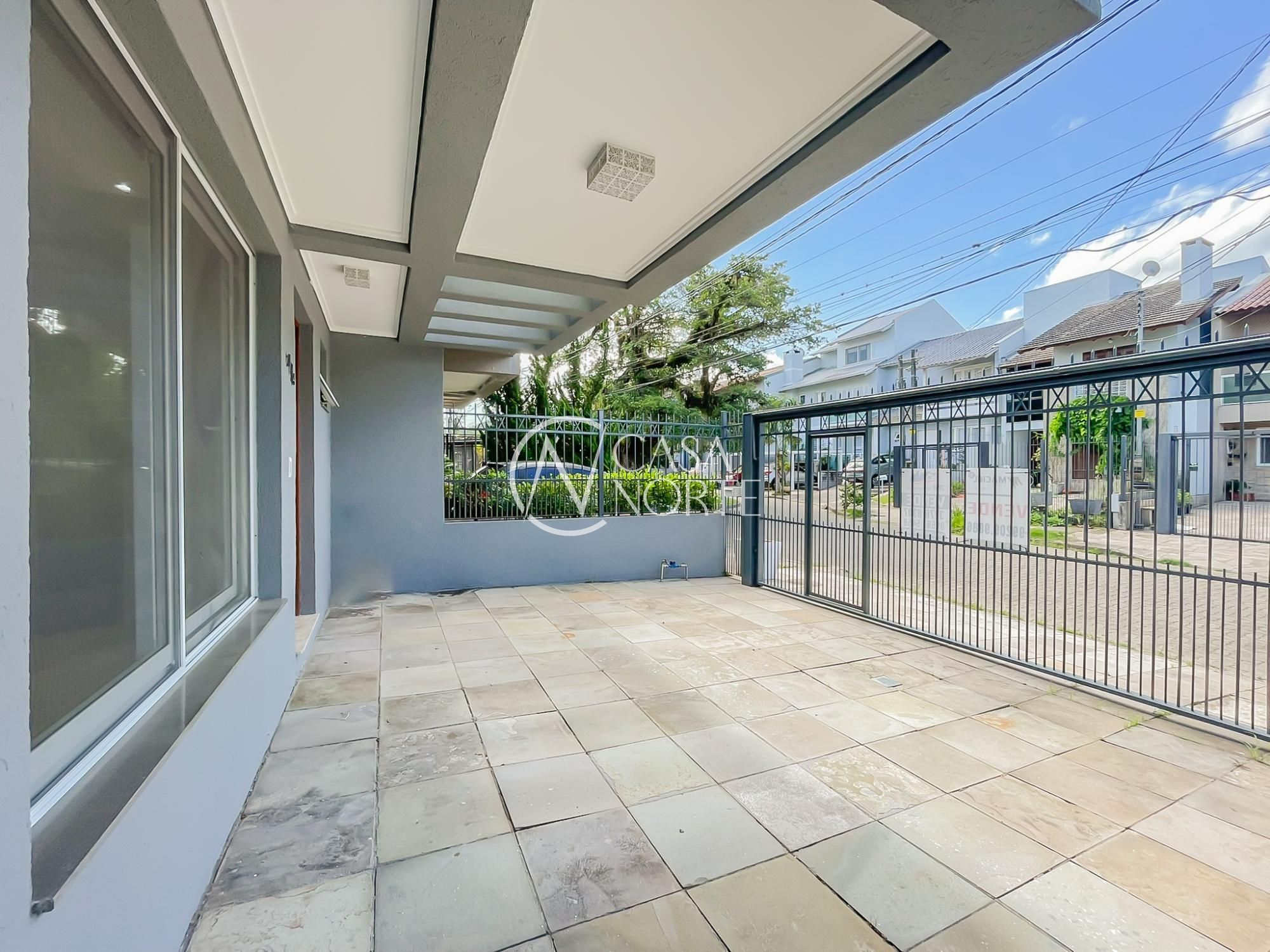 Casa à venda com 3 quartos, 159m², 1 suíte, 2 vagas, Rua Roberto Santini no bairro Hípica em Porto Alegre