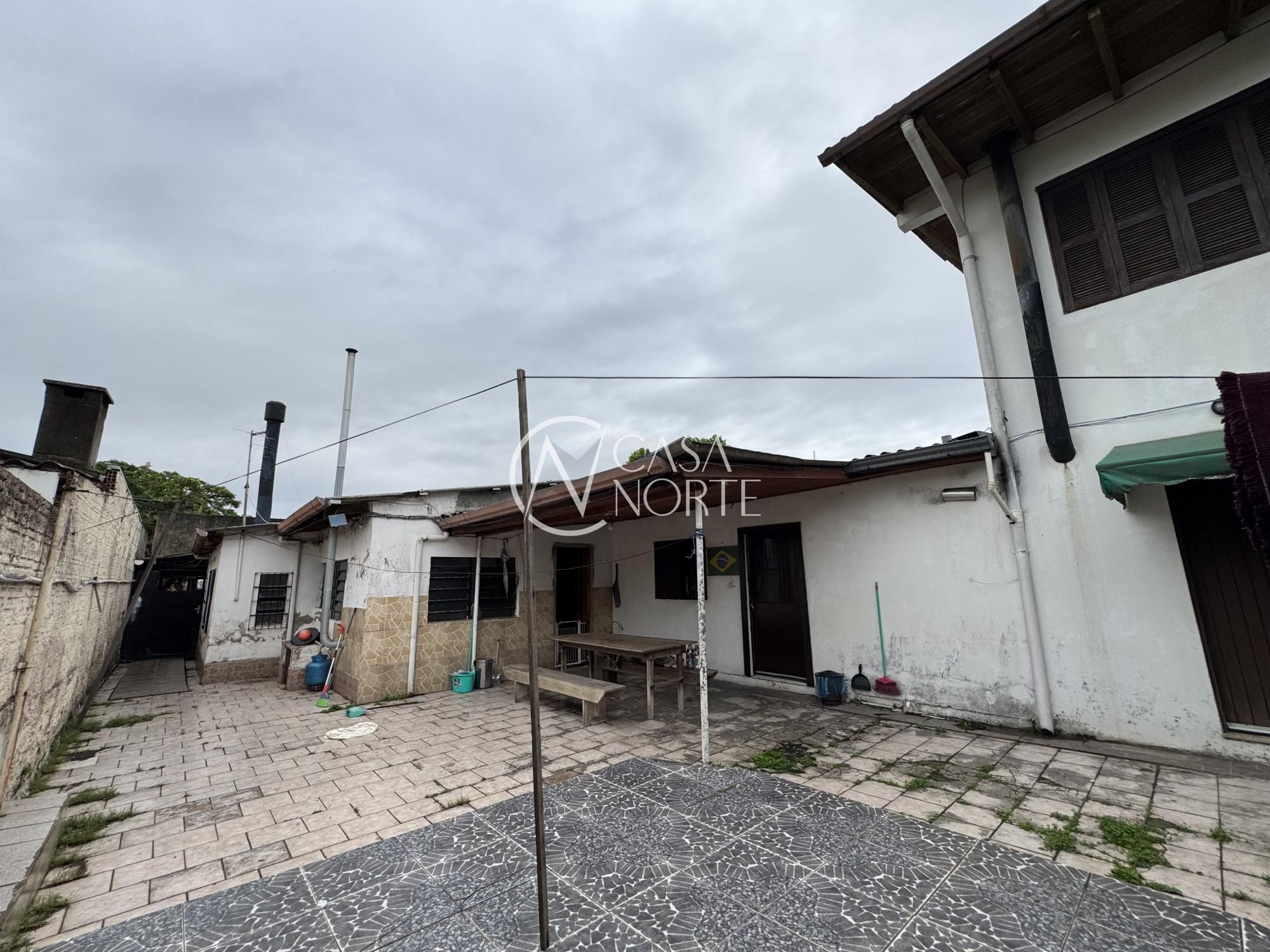 Casa à venda com 6 quartos, 420m², 2 suítes, 8 vagas, Rua Upamaroti no bairro Cristal em Porto Alegre