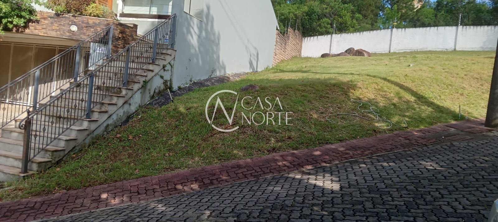 Terreno à venda  com 217m², Avenida Juca Batista no bairro Hípica em Porto Alegre