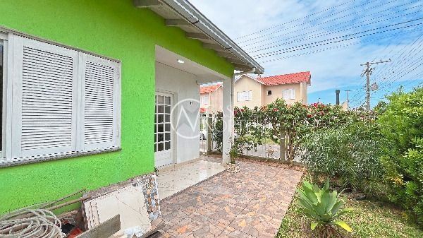 Casa à venda com 2 quartos, 75m², 1 vaga, Rua Elmo Born no bairro Hípica em Porto Alegre