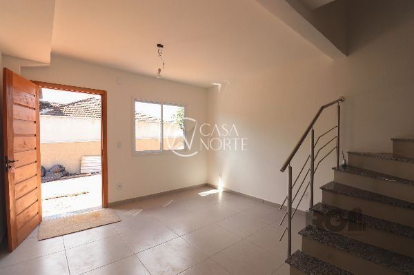 Casa de Condomínio à venda com 2 quartos, 59m², 1 vaga, Rua Miguel Ascoleze no bairro Vila Nova em Porto Alegre