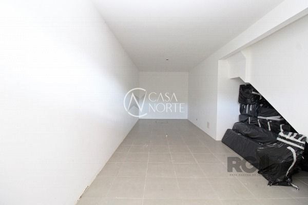 Sobrado à venda com 3 quartos, 100m², 3 suítes, 2 vagas, Avenida Altos do Santa Rita no bairro Hípica em Porto Alegre